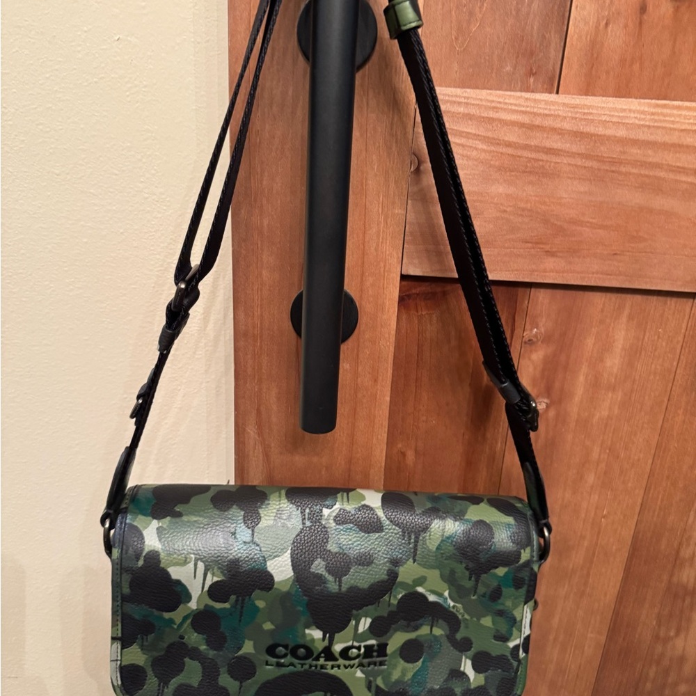 Coach Camouflage Messenger Bag and Coach Zippy Wallet - Picture 3 of 15